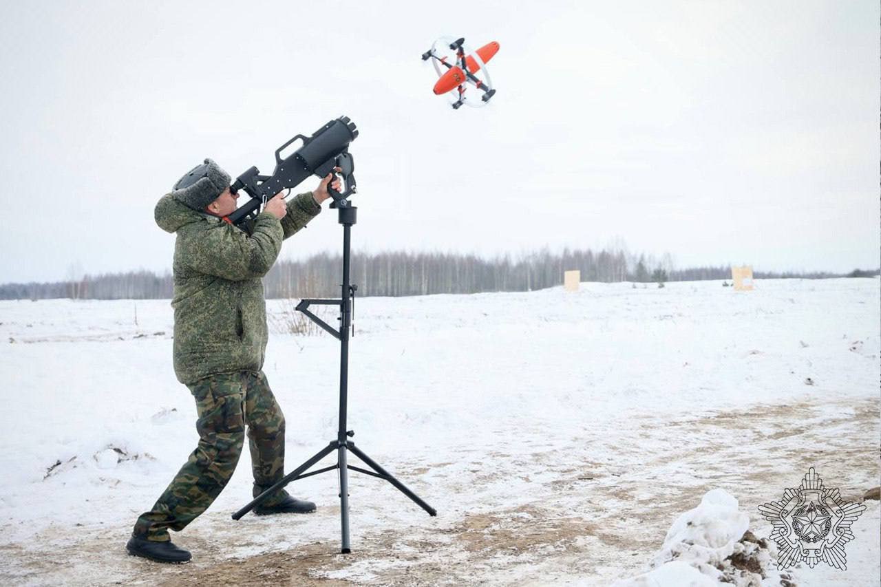 Испытания перехватчика дронов "Молот" и различных антидроновых турелей на одном из полигонов армии Белоруссии