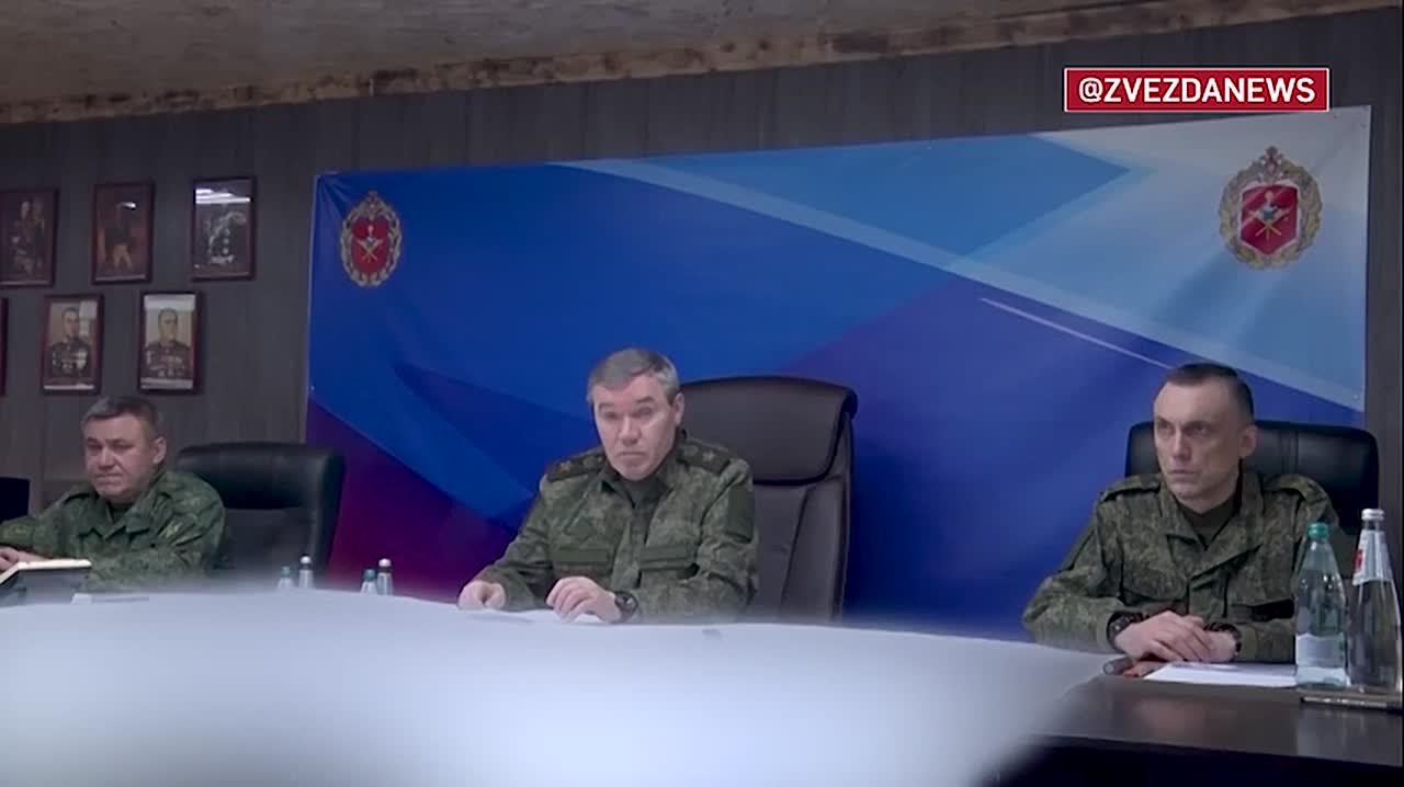 Начальник Генштаба ВС РФ Герасимов проинспектировал группировку войск "Центр", заслушал командующего и командиров по текущей обстановке в зоне спецоперации
