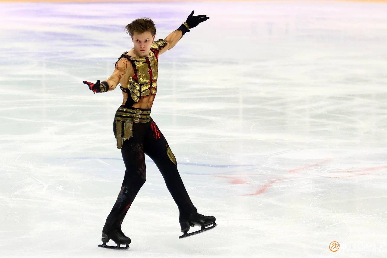 Евгений Семененко выиграл чемпионат Петербурга по фигурному катанию, набрав 276,43 балла по сумме двух программ
