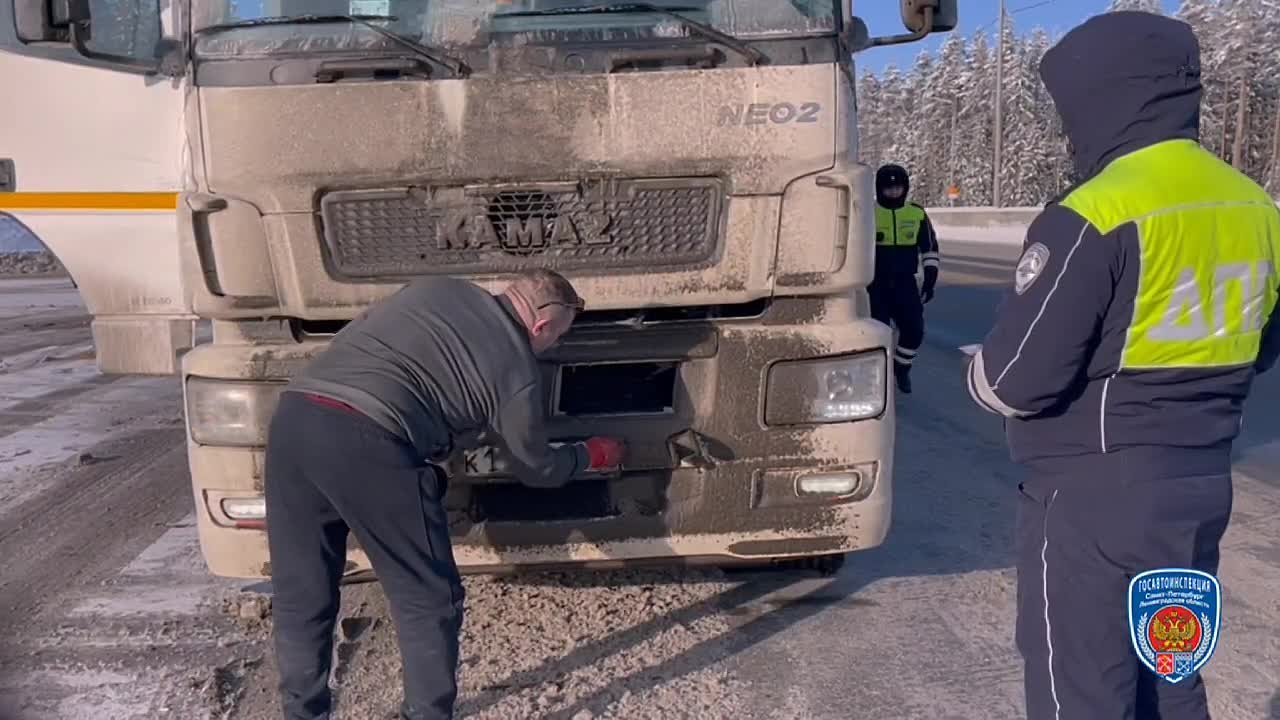 Госавтоинспекторы регулярно проверяют «грузовики-невидимки»