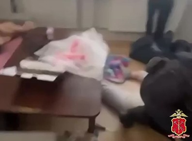 Полицией Петербурга задержаны криминальный курьер и техник аферистов, причастные к 8 мошенничествам