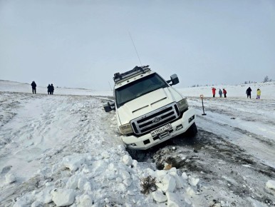 Сергей Колясников: По пути выдернули здоровенный джип, попавший в промоину