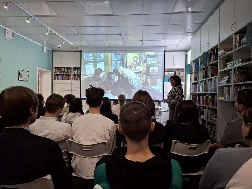 На мероприятии в Сланцевской библиотеке совместно с территориальной избирательной комиссией Сланцевского района при участии заместителя председателя ТИК Ирины Захаровой прошла встреча учащихся школы № 6 и активистов клубных... На мероприятии в Сланцевской библиотеке совместно с территориальной избирательной комиссией Сланцевского района при участии заместителя председателя ТИК Ирины Захаровой прошла встреча учащихся школы № 6 и активистов клубных...