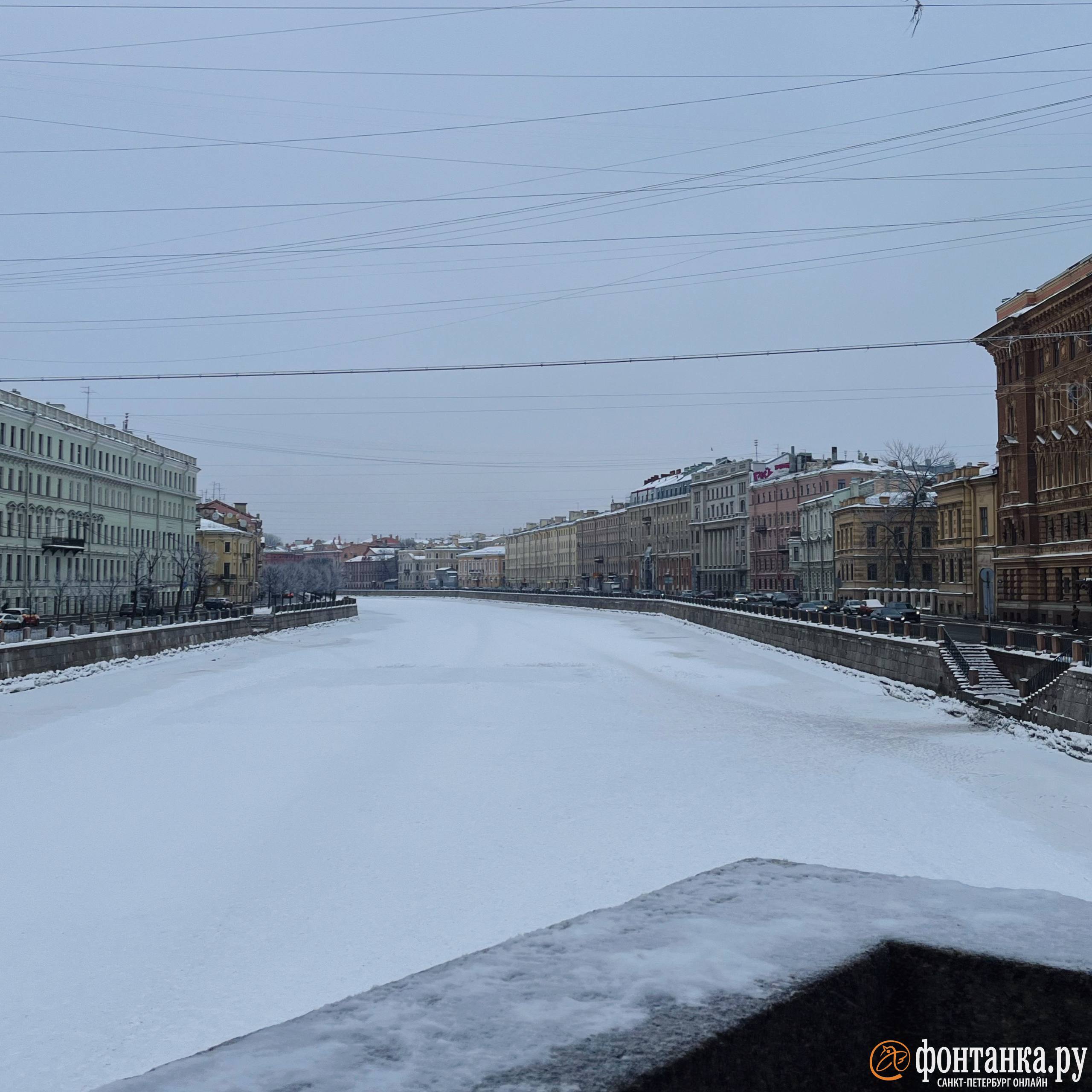 Внимание, редкие кадры: Фонтанка без петербуржцев
