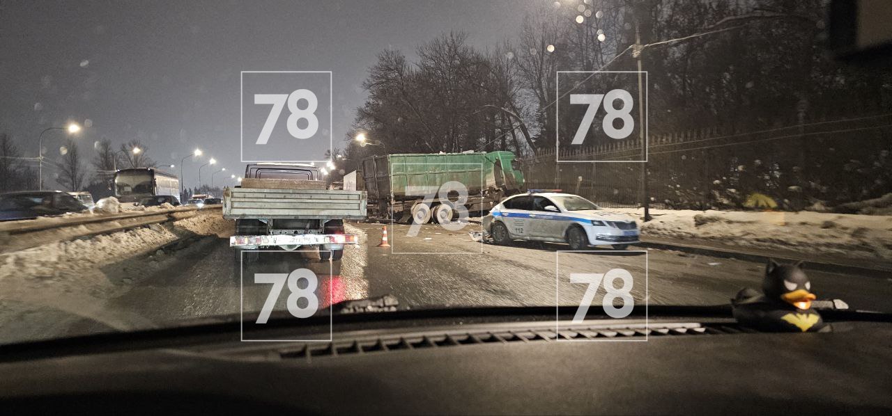 На Пулковском шоссе произошла массовая авария На Пулковском шоссе произошла массовая авария