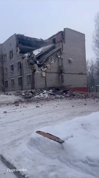 Первое видео с места взрыва в Сертолово — можно заметить, как из руин поднимается дымок