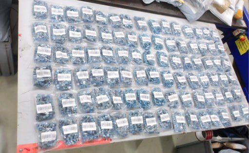 В посылках из Китая обнаружили 30 кг радиоактивных бусин В посылках из Китая обнаружили 30 кг радиоактивных бусин