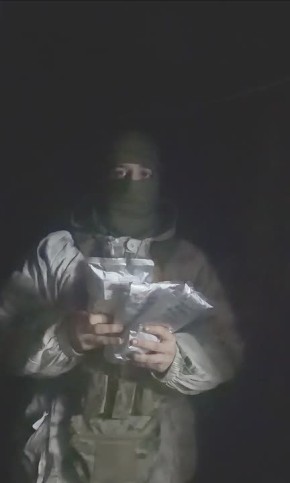 Два майора: Фронтовой снабженец. Бойцы с Сумского направления благодарят группу "СВОих Не Бросаем города Туапсе" и подписчиков тг канала "Два Майора" за переданную их подразделению Еду для выходов в реторт пакетах