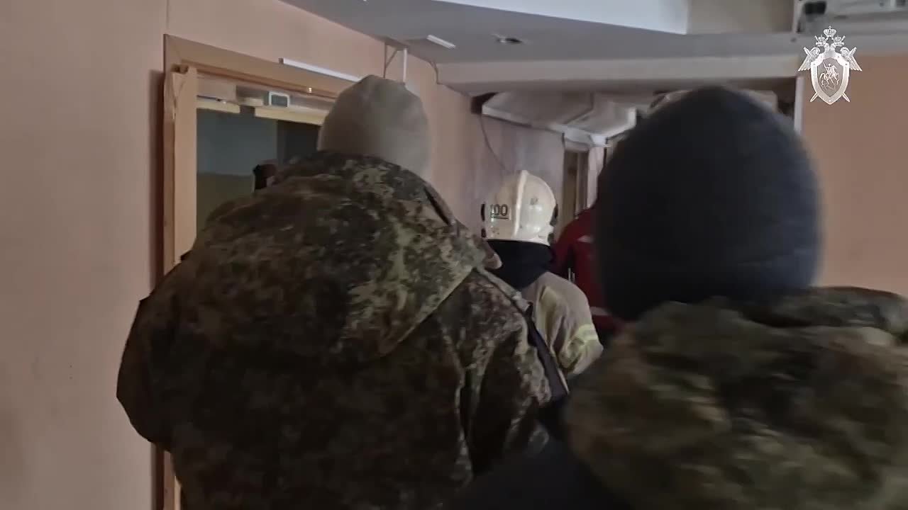 В военный городок, где произошел взрыв, приехала спецтехника