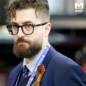 За превышение должностных полномочий задержан председатель комитета по госзаказу Питера Денис Толстых — фигурант уголовного дела пытался вылететь из страны