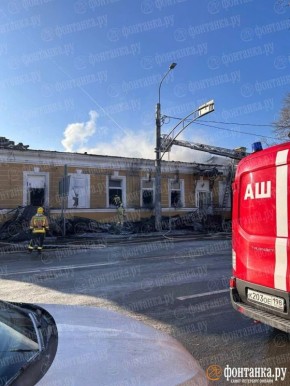 Здание на Уральской улице, полыхавшее с ночи, потушили