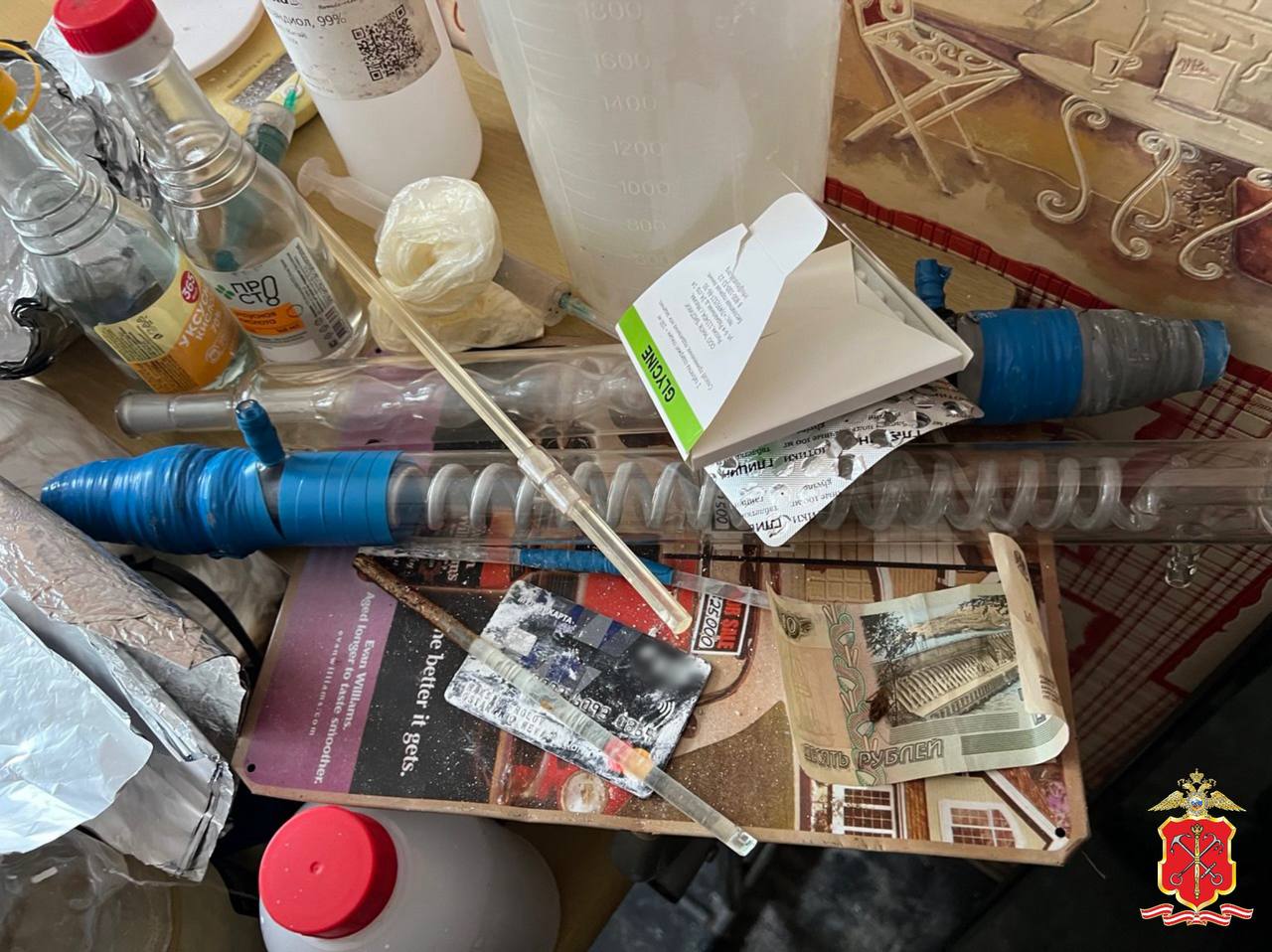 Полицейские задержали пару наркосбытчиков из Колпино Полицейские задержали пару наркосбытчиков из Колпино