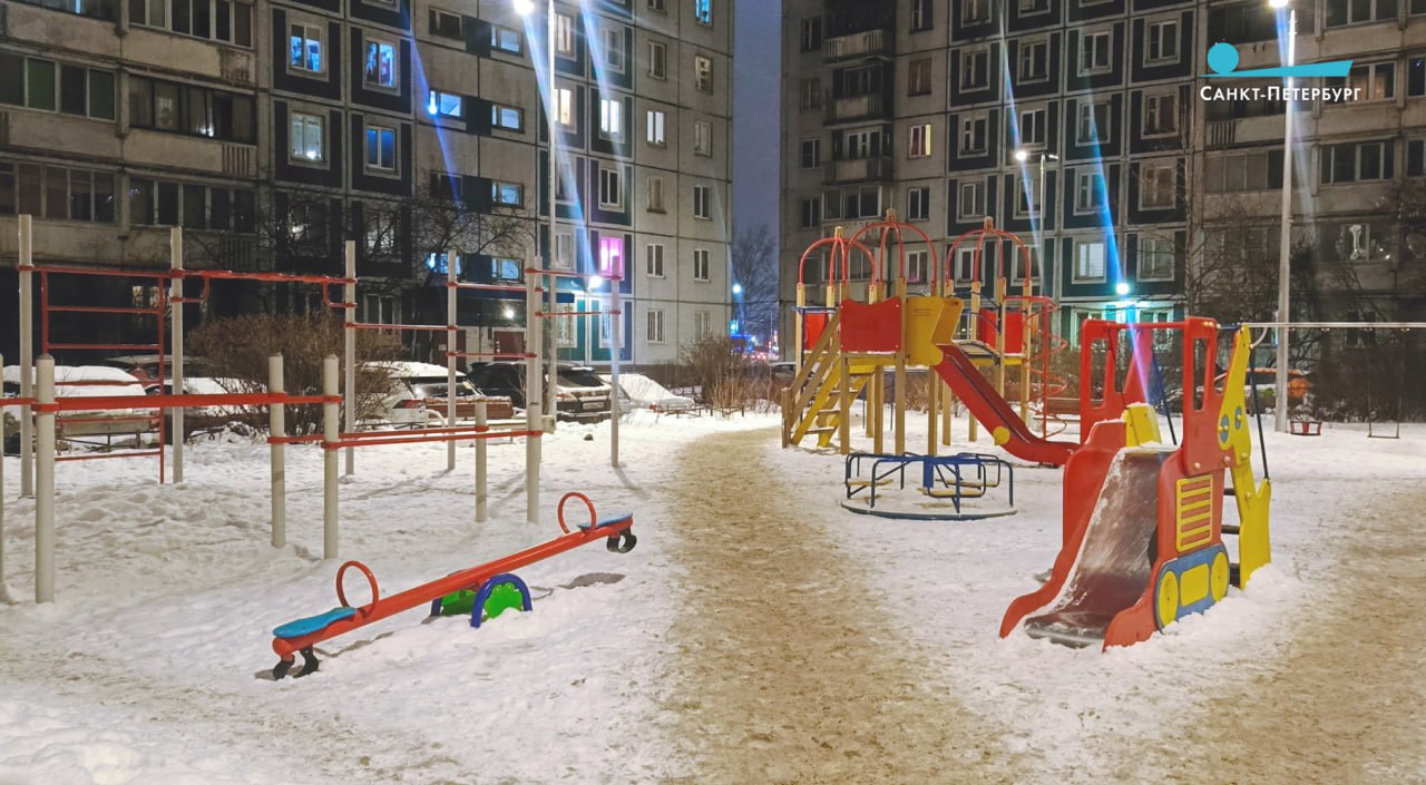 В жилом квартале у Юнтоловского лесопарка завершено строительство современной системы наружного освещения В жилом квартале у Юнтоловского лесопарка завершено строительство современной системы наружного освещения