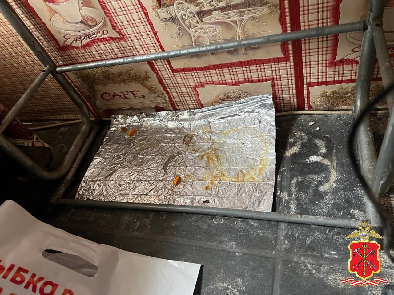 Полицейские задержали пару наркосбытчиков из Колпино Полицейские задержали пару наркосбытчиков из Колпино