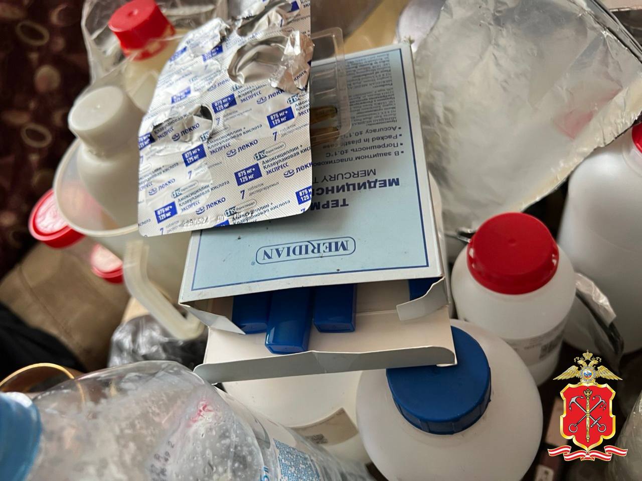 Полицейские задержали пару наркосбытчиков из Колпино Полицейские задержали пару наркосбытчиков из Колпино