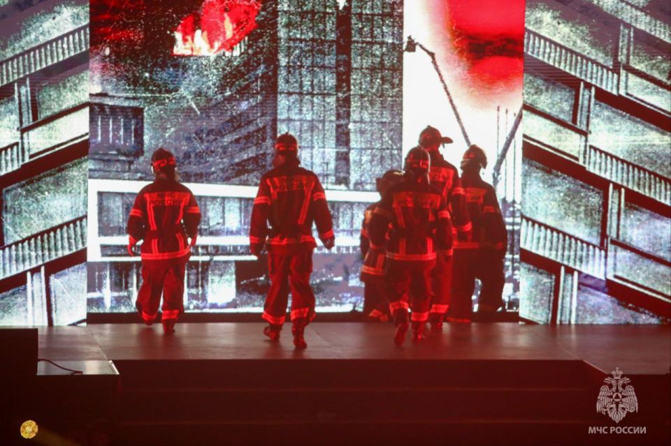 Ход поездки главы МЧС России Александра Куренкова в Санкт-Петербург, воспоминания очевидцев пожара в гостинице "Ленинград" и комментарии сотрудников #МЧС_Петербурга СМОТРИ ЗДЕСЬ