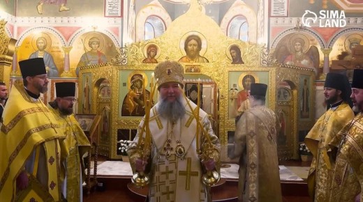 Сегодня в Екатеринбурге в храме в честь иконы Божией Матери «Порт-Артурская» Митрополит Екатеринбургский и Верхотурский Евгений лично освятил обновлённые стены храма и провёл праздничную службу