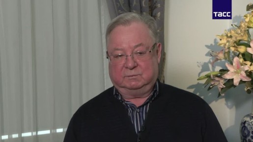Путин, став директором ФСБ в 1998 году, попросил у Ельцина разрешения ездить в Санкт-Петербург каждые выходные к болевшему отцу