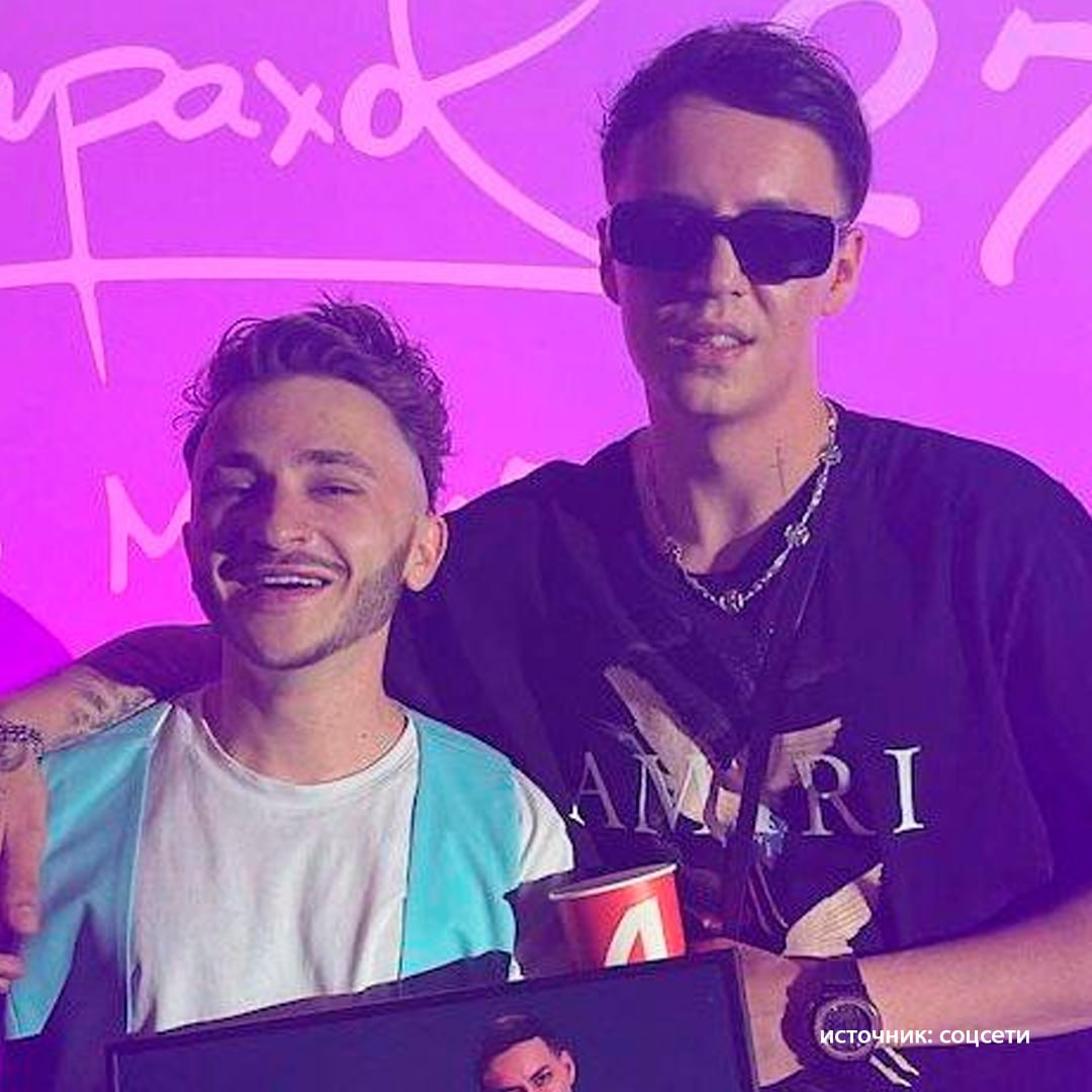 А мне рэпер-либераха дороже волонтера-патриота А мне рэпер-либераха дороже волонтера-патриота