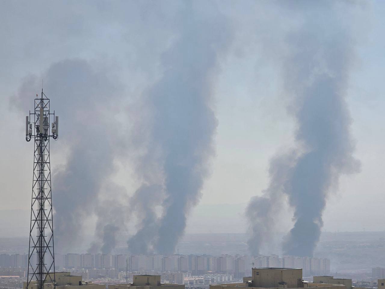 Сергей Мардан: Взрывы и задымление в иранском городе Паранд рядом с Тегераном, пишут в сети