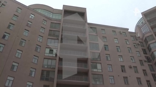 Дворник поймал упавшего с седьмого этажа ребенка в Петербурге