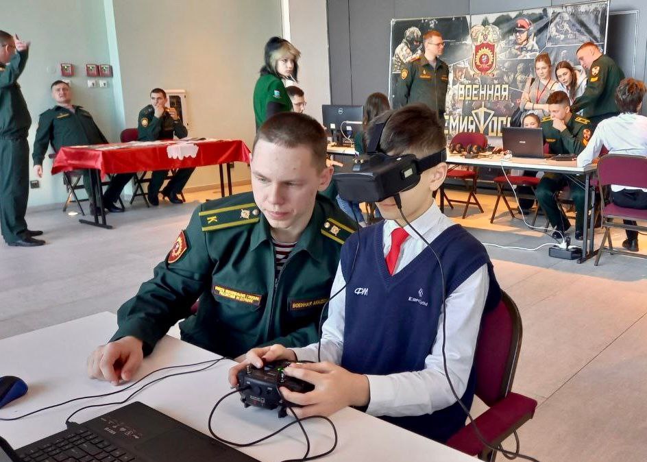 В этот праздничный день в Петербурге, на площадке «Экспофорума», открылся третий региональный форум фонда «Защитники Отечества» — «Победим вместе» В этот праздничный день в Петербурге, на площадке «Экспофорума», открылся третий региональный форум фонда «Защитники Отечества» — «Победим вместе»