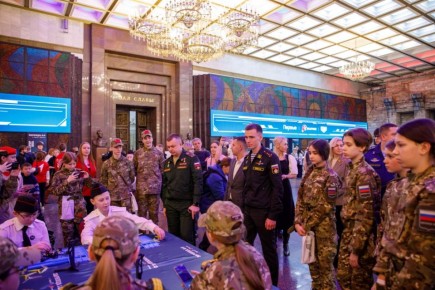 И снова "Зарница". Кто-то вспомнит стёртые до дыр коленки, запах костра и азарт погони за флагом противника