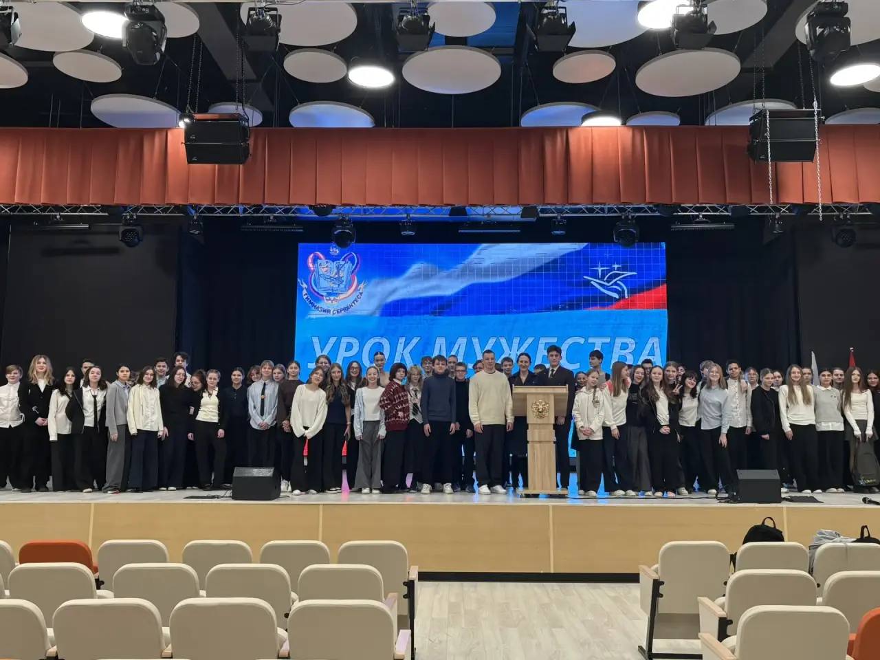 В честь Дня защитника Отечества сотрудники ГСУ СК Росси по Санкт-Петербургу провели уроки мужества в школах города