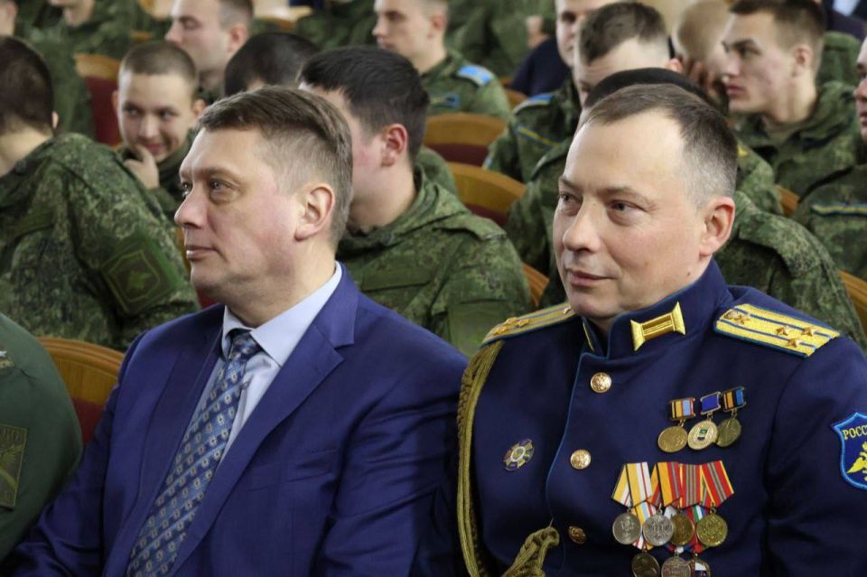 Санкт-Петербургская избирательная комиссия поздравила с Днем защитника Отечества военнослужащих 1448-го гвардейского зенитного ракетного Краснознаменного полка