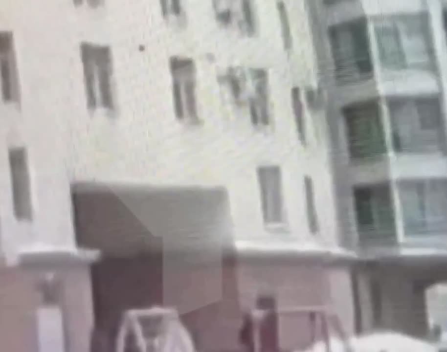 Дворник, поймавший выпавшего ребенка в Санкт-Петербурге, получит четвертую премию имени Тиграна Кеосаяна