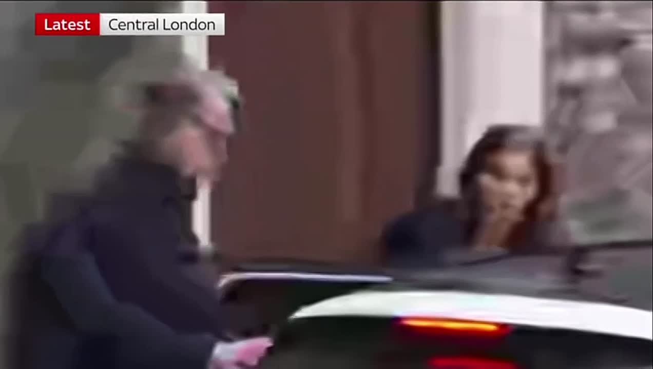 Радужное алиби и британские труселя