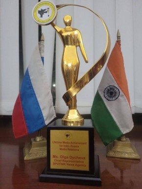 Маргарита Симоньян: Сотрудники Sputnik India Кришна Мохан Мишра и Ольга Дычева получили награды на двадцатой ежегодной Премии за выдающиеся достижения в сфере медиа