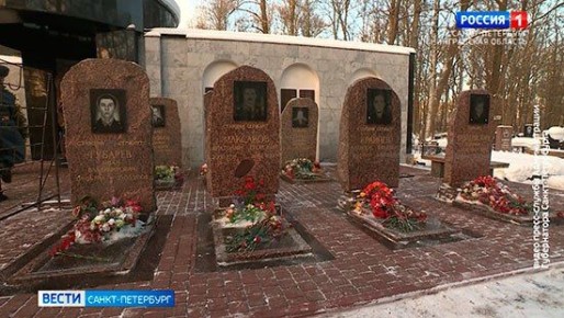 На Серафимовском кладбище почтили память пожарных, погибших при исполнении служебного долга