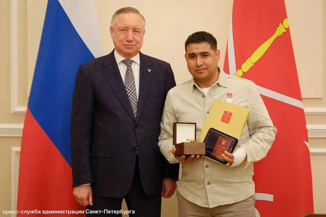 Дворника, который поймал семилетнего мальчика, наградили в Смольном