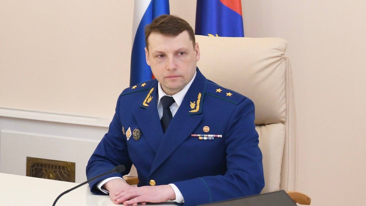 Прокурор г. Санкт-Петербурга Виктор Мельник наградил призеров Международного молодежного конкурса социальной антикоррупционной рекламы «Вместе против коррупции!»