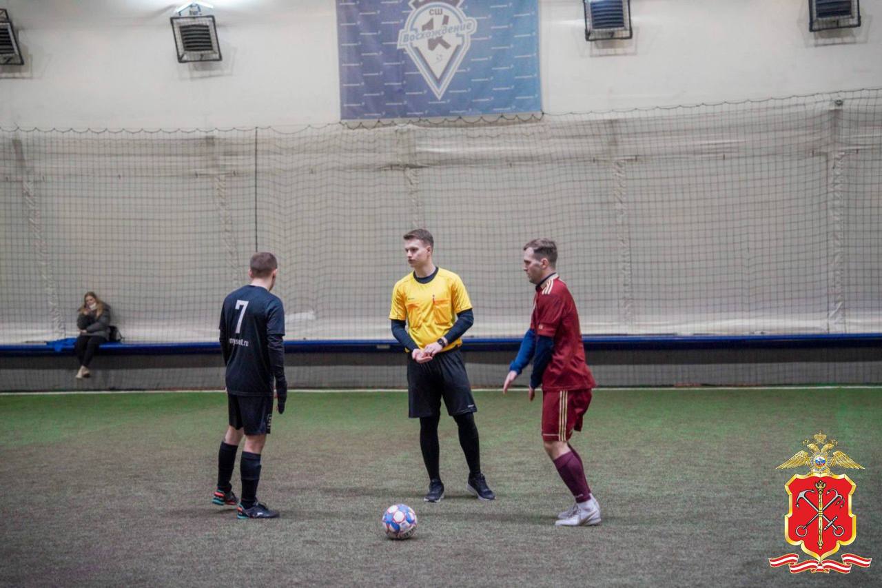 Сборная команда петербургской полиции приняла участие в турнире по мини-футболу, посвященном памяти погибших сотрудников при спасении людей в гостинице «Ленинград» Сборная команда петербургской полиции приняла участие в турнире по мини-футболу, посвященном памяти погибших сотрудников при спасении людей в гостинице «Ленинград»