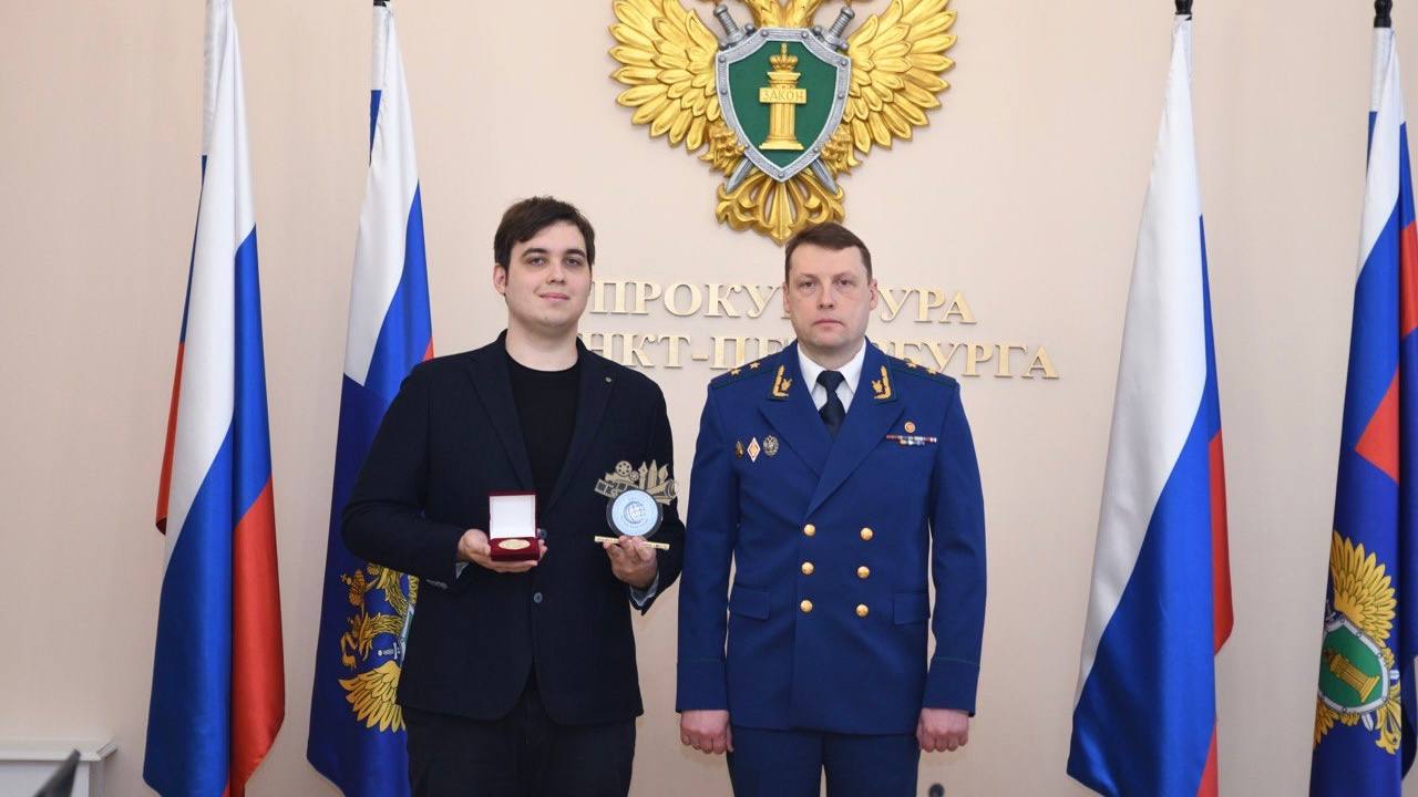 Прокурор г. Санкт-Петербурга Виктор Мельник наградил призеров Международного молодежного конкурса социальной антикоррупционной рекламы «Вместе против коррупции!» Прокурор г. Санкт-Петербурга Виктор Мельник наградил призеров Международного молодежного конкурса социальной антикоррупционной рекламы «Вместе против коррупции!»