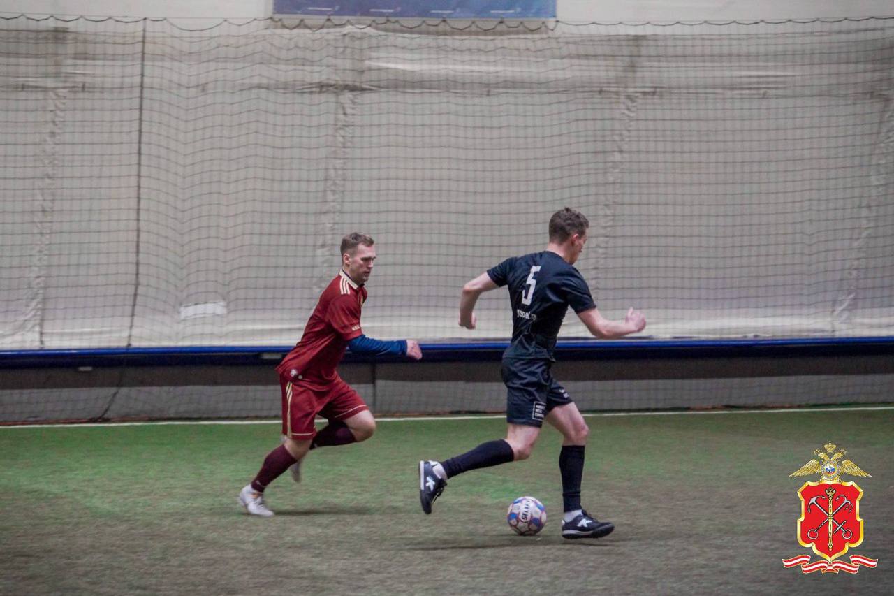 Сборная команда петербургской полиции приняла участие в турнире по мини-футболу, посвященном памяти погибших сотрудников при спасении людей в гостинице «Ленинград» Сборная команда петербургской полиции приняла участие в турнире по мини-футболу, посвященном памяти погибших сотрудников при спасении людей в гостинице «Ленинград»