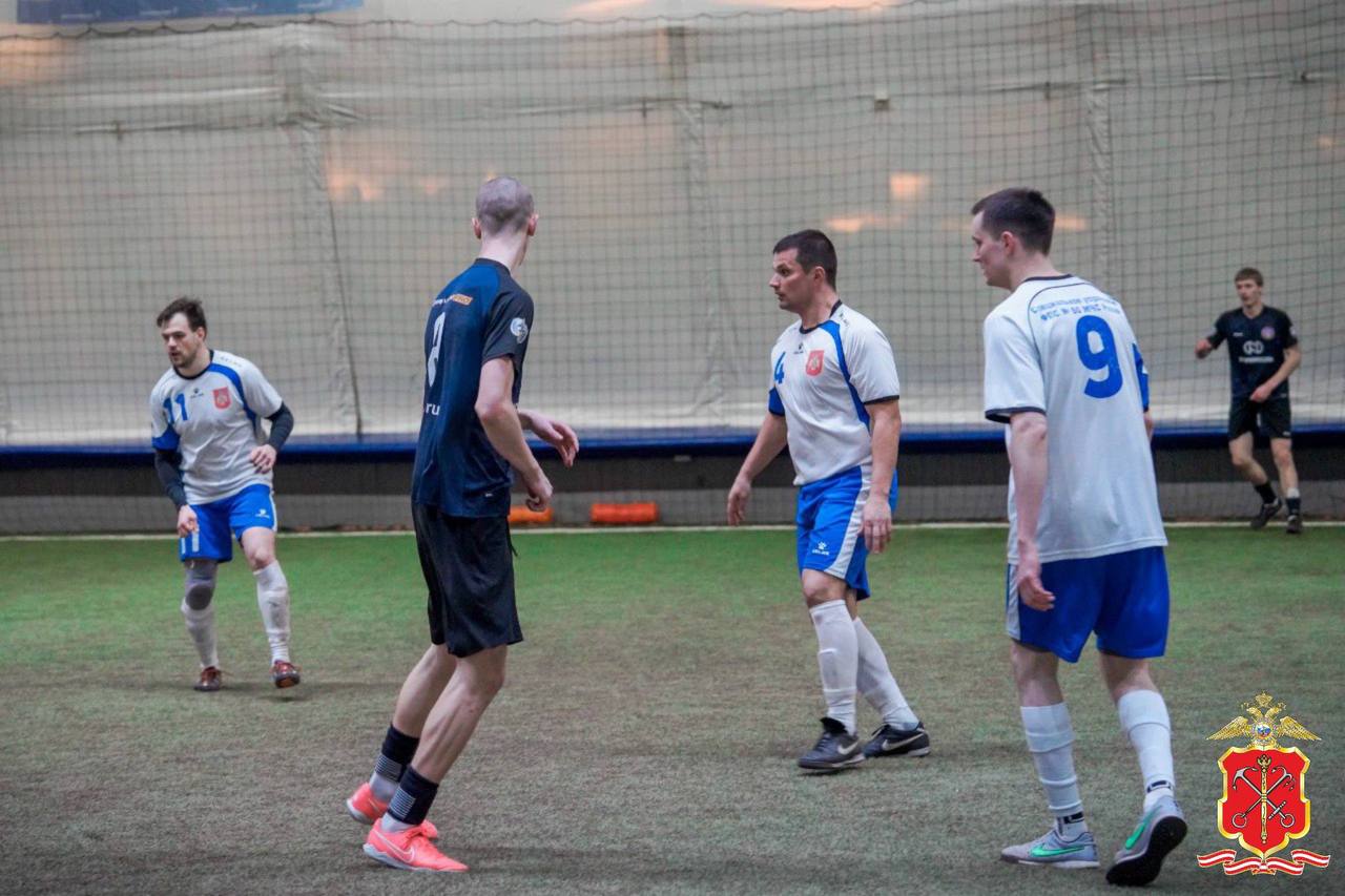 Сборная команда петербургской полиции приняла участие в турнире по мини-футболу, посвященном памяти погибших сотрудников при спасении людей в гостинице «Ленинград» Сборная команда петербургской полиции приняла участие в турнире по мини-футболу, посвященном памяти погибших сотрудников при спасении людей в гостинице «Ленинград»