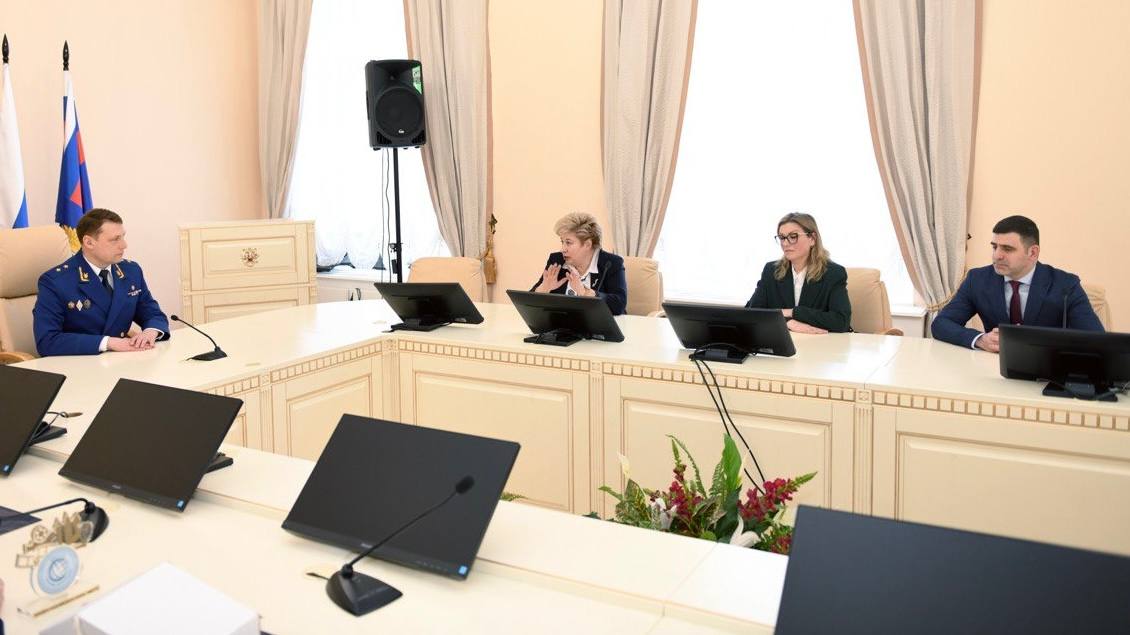 Прокурор г. Санкт-Петербурга Виктор Мельник наградил призеров Международного молодежного конкурса социальной антикоррупционной рекламы «Вместе против коррупции!» Прокурор г. Санкт-Петербурга Виктор Мельник наградил призеров Международного молодежного конкурса социальной антикоррупционной рекламы «Вместе против коррупции!»