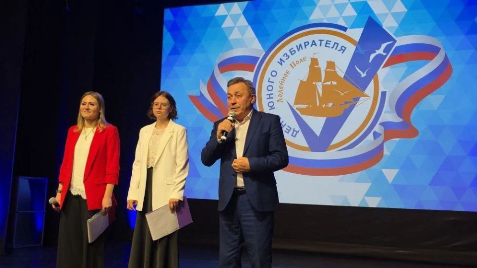 Сегодня площадка молодежного центра #ЛАМПА превратилась в центр притяжения юных будущих избирателей!