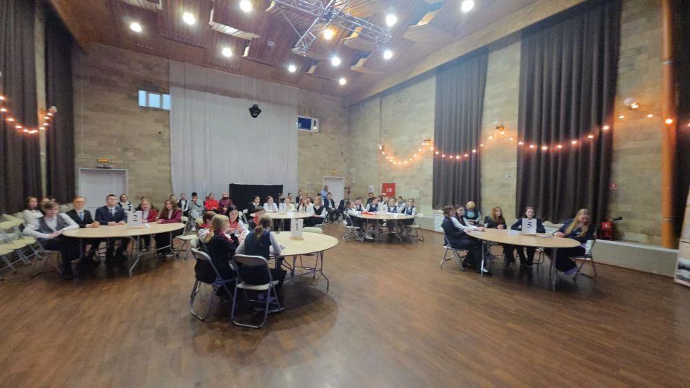 Сегодня площадка молодежного центра #ЛАМПА превратилась в центр притяжения юных будущих избирателей! Сегодня площадка молодежного центра #ЛАМПА превратилась в центр притяжения юных будущих избирателей!