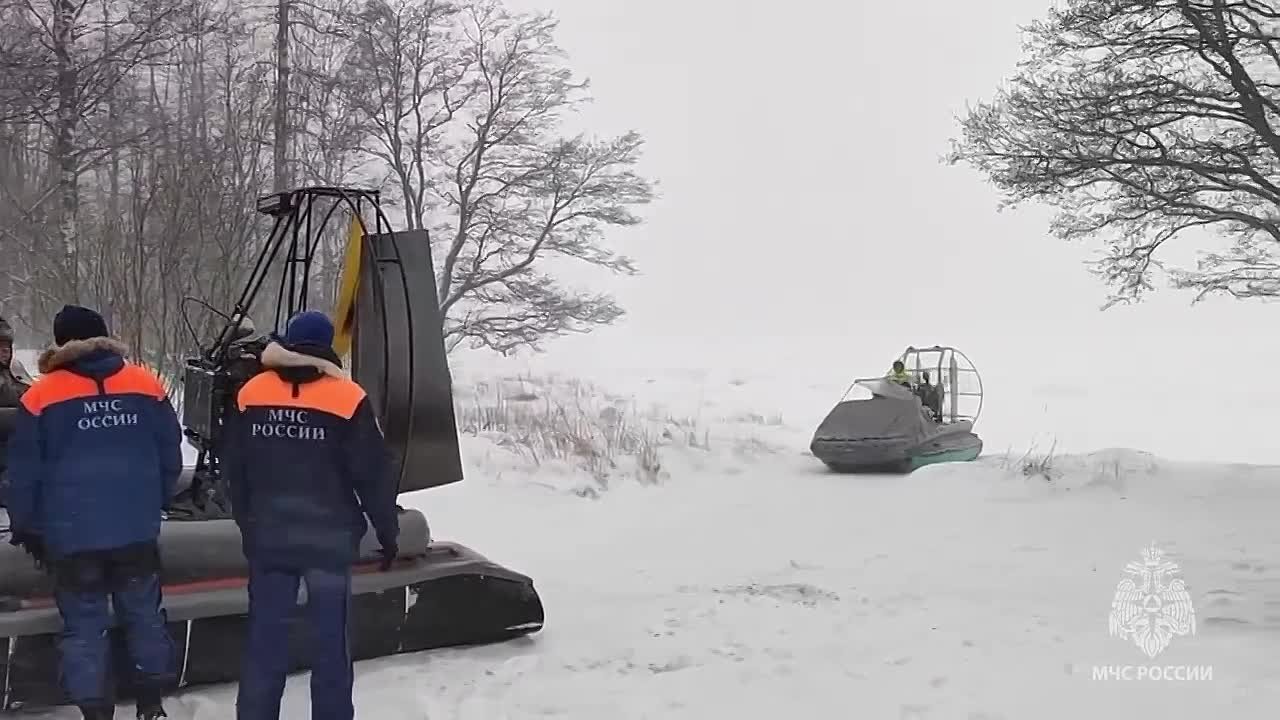 С отколовшейся льдины в Финском заливе спасли 19 рыбаков