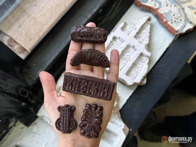 Среди мусора в отреставрированном доме архитектора Александра Брюллова на Васильевском острове нашли формы для конфет начала ХХ века Среди мусора в отреставрированном доме архитектора Александра Брюллова на Васильевском острове нашли формы для конфет начала ХХ века