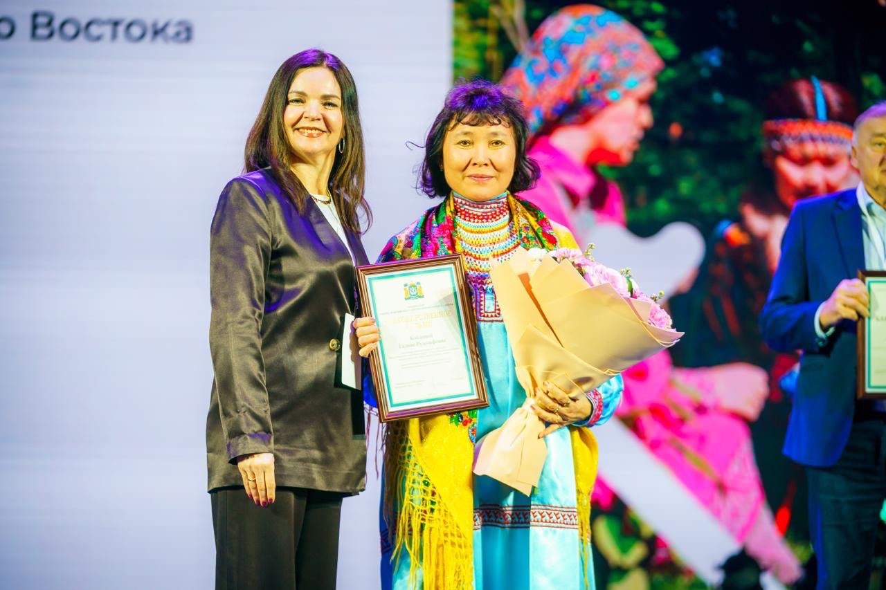 Нас объединяет слово: Югра впервые стала площадкой для большого профессионального диалога о будущем родных языков Нас объединяет слово: Югра впервые стала площадкой для большого профессионального диалога о будущем родных языков