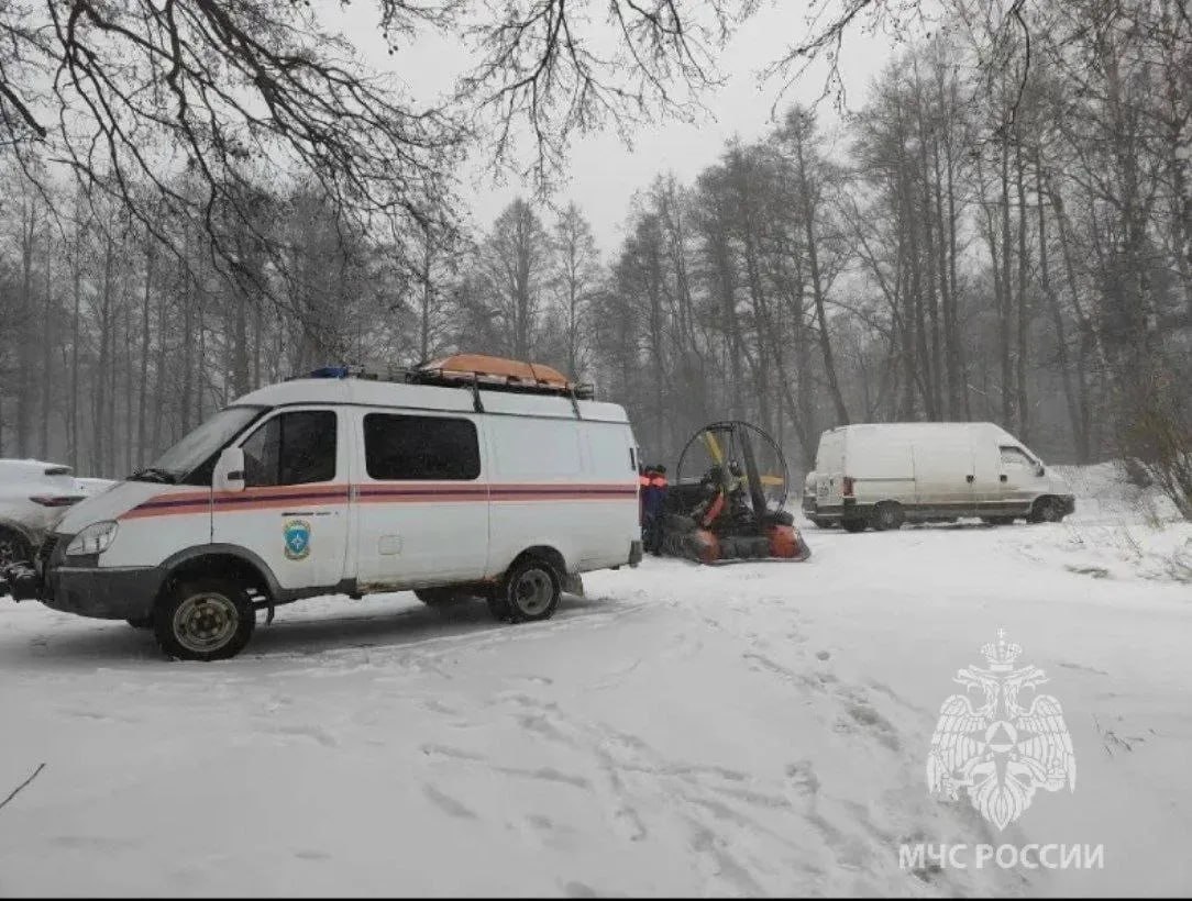 С отколовшейся льдины в Финском заливе спасли 19 рыбаков С отколовшейся льдины в Финском заливе спасли 19 рыбаков