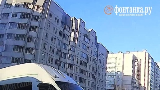 В Петербурге прохожие спасли двухлетнего мальчика, выпавшего с 10-го этажа