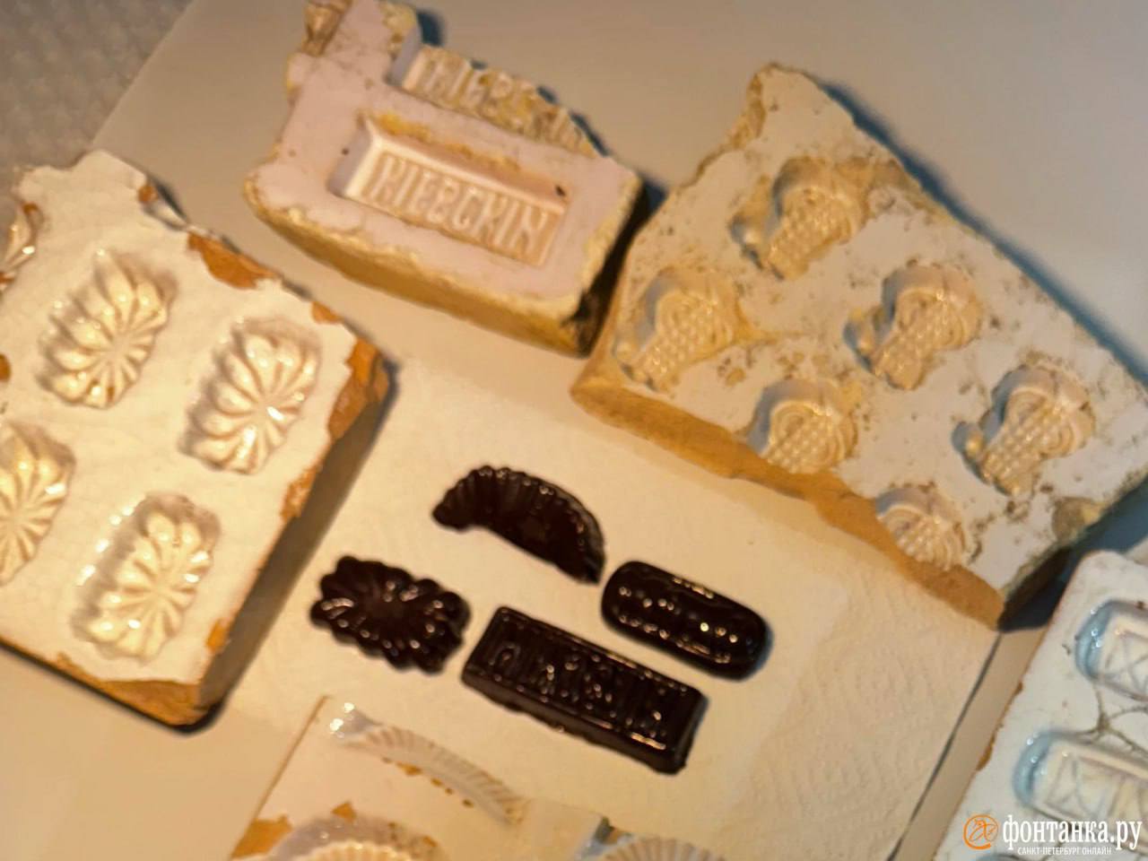 Среди мусора в отреставрированном доме архитектора Александра Брюллова на Васильевском острове нашли формы для конфет начала ХХ века Среди мусора в отреставрированном доме архитектора Александра Брюллова на Васильевском острове нашли формы для конфет начала ХХ века