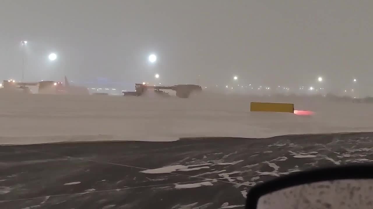 Пулково работает в сложных метеоусловиях и продолжает обслуживание рейсов