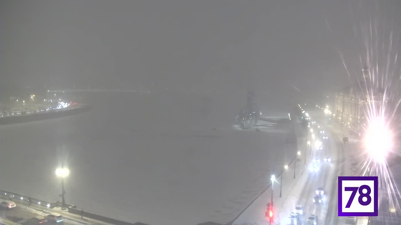 «Заметает зима, заметает»: Петербург накрыла сильная метель